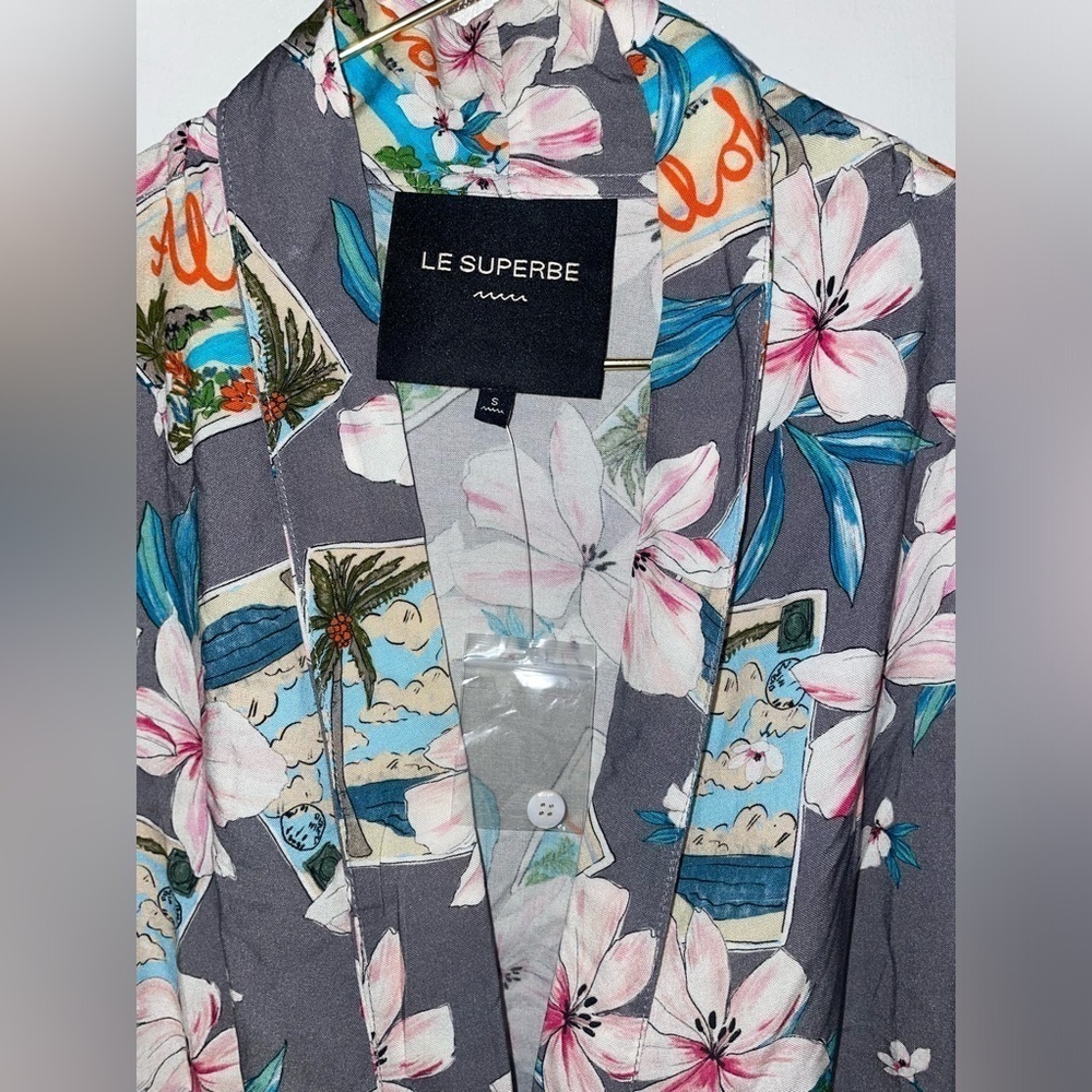 New! Le Superbe Topper Long Sleeve Tie Front Crop Aloha Fog Gray 🌺 Small NWT! - Picture 9 of 12